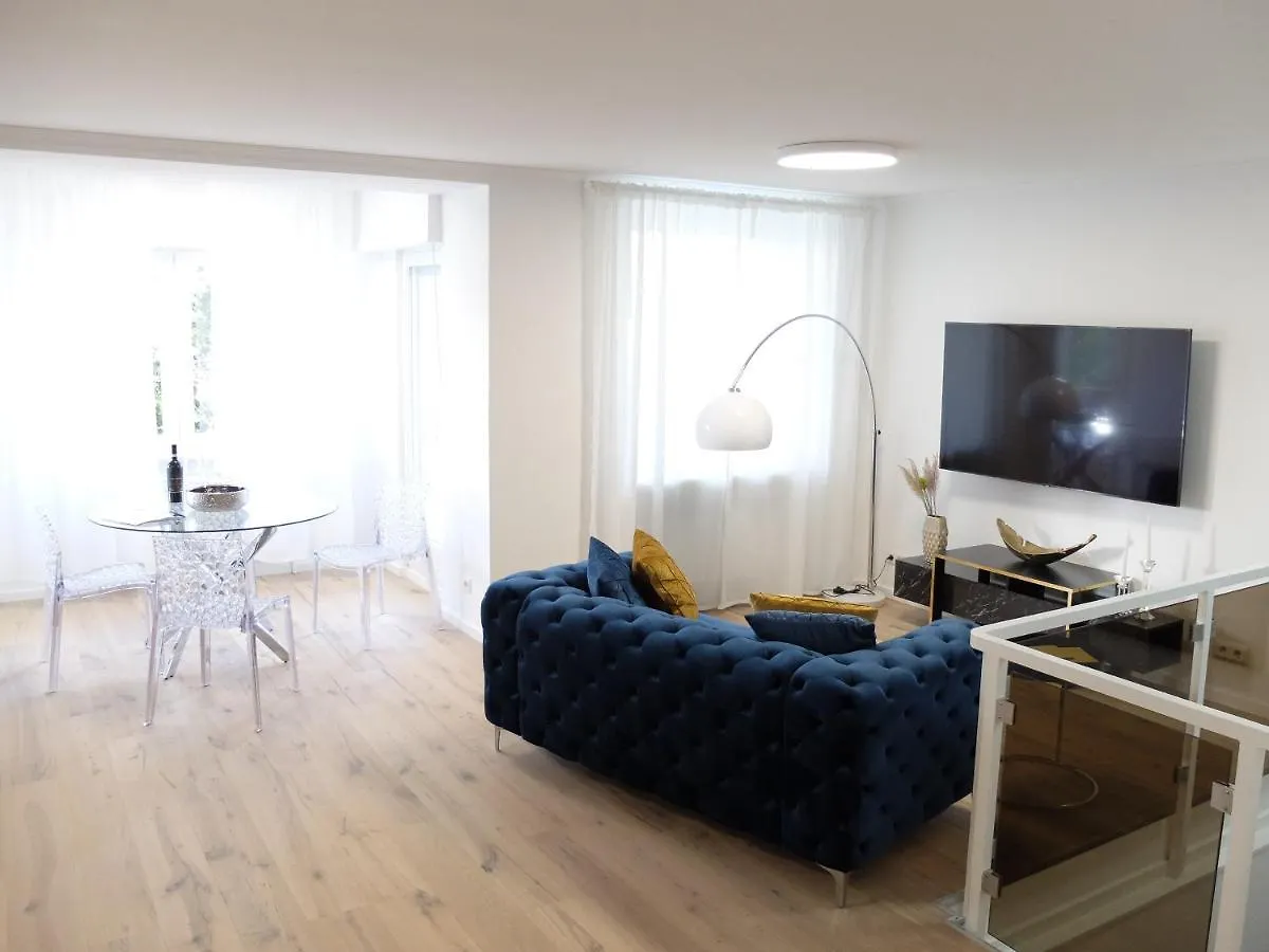 Ferienwohnung Exclusive Wohunung direkt am Rhein 1.5 km von der Messe Düsseldorf Apartment