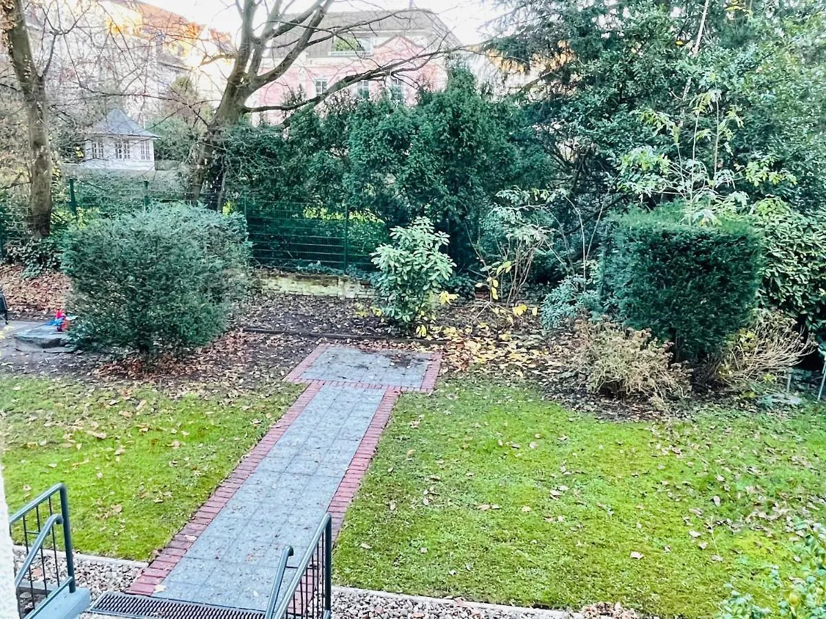 Ferienwohnung Exclusive Wohunung direkt am Rhein 1.5 km von der Messe Düsseldorf