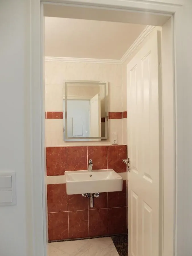 Apartment Ferienwohnung Exclusive Wohunung direkt am Rhein 1.5 km von der Messe Düsseldorf