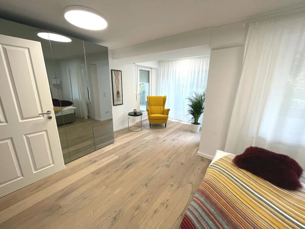 Apartment Ferienwohnung Exclusive Wohunung direkt am Rhein 1.5 km von der Messe Düsseldorf