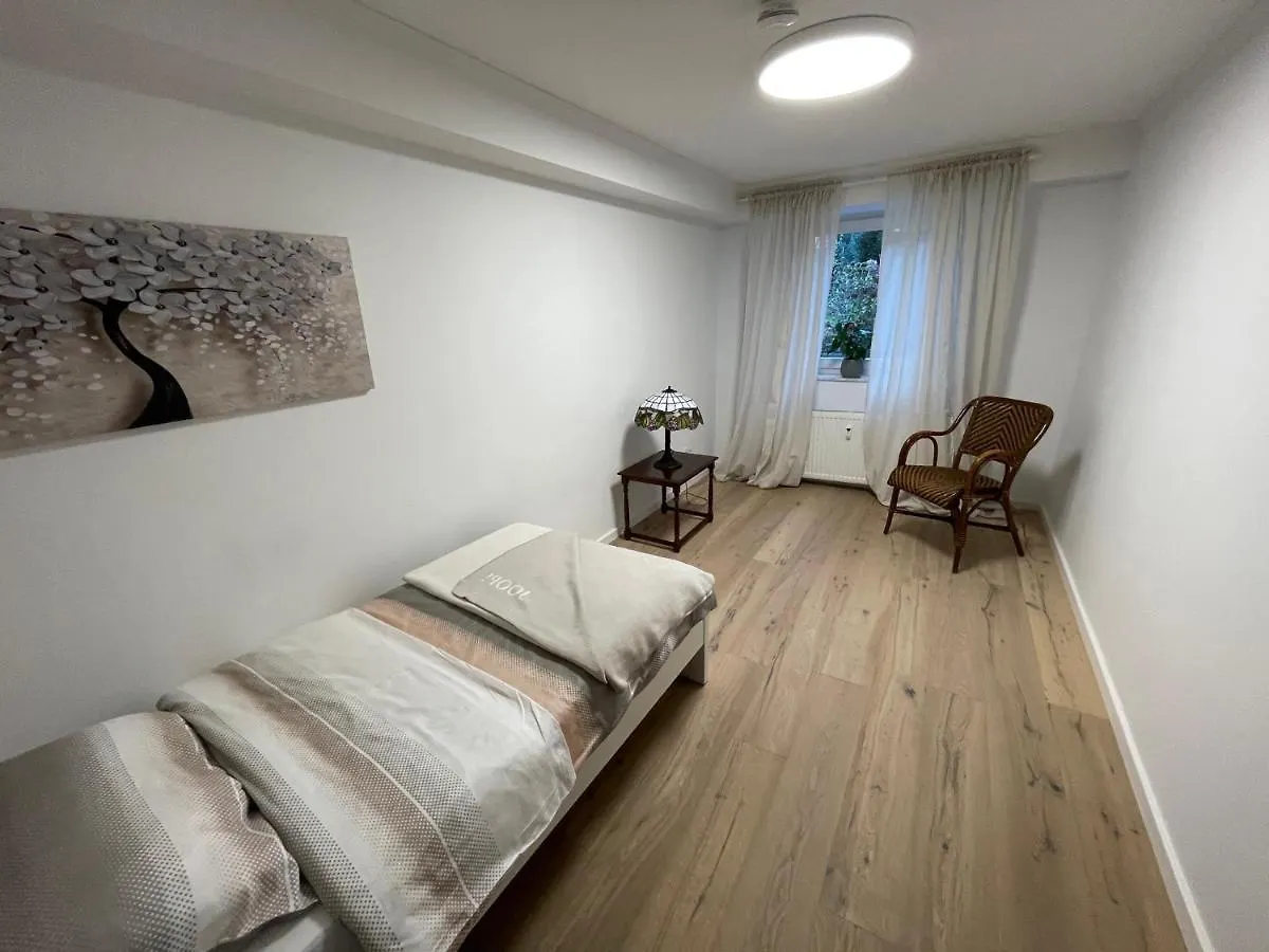 Apartment Ferienwohnung Exclusive Wohunung direkt am Rhein 1.5 km von der Messe Düsseldorf